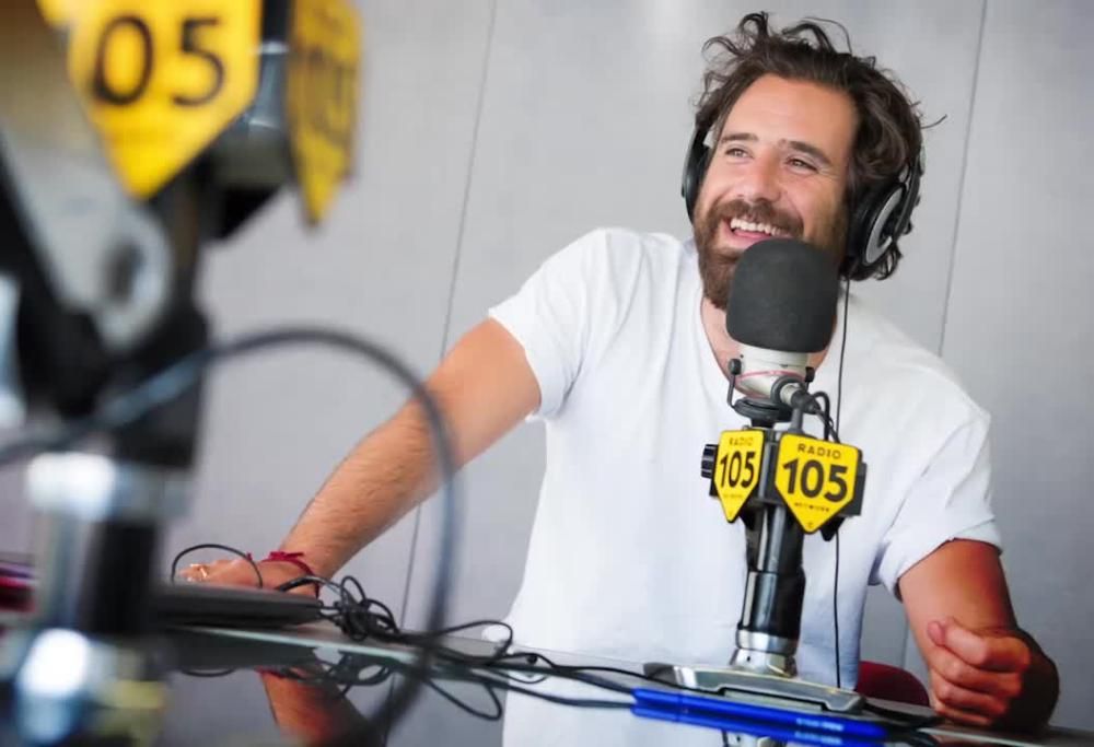 Tommaso Paradiso dei Thegiornalisti a 105 Mi Casa: “Che divertimento scrivere ‘Riccione'”