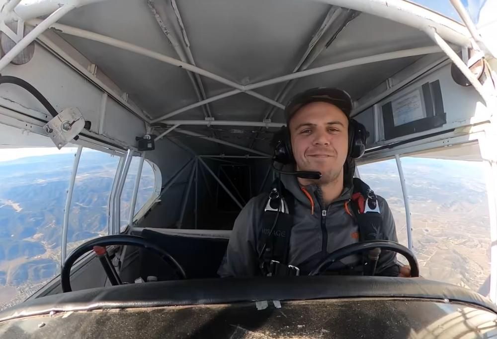 Ha architettato un incidente aereo per fare un video virale: indagato