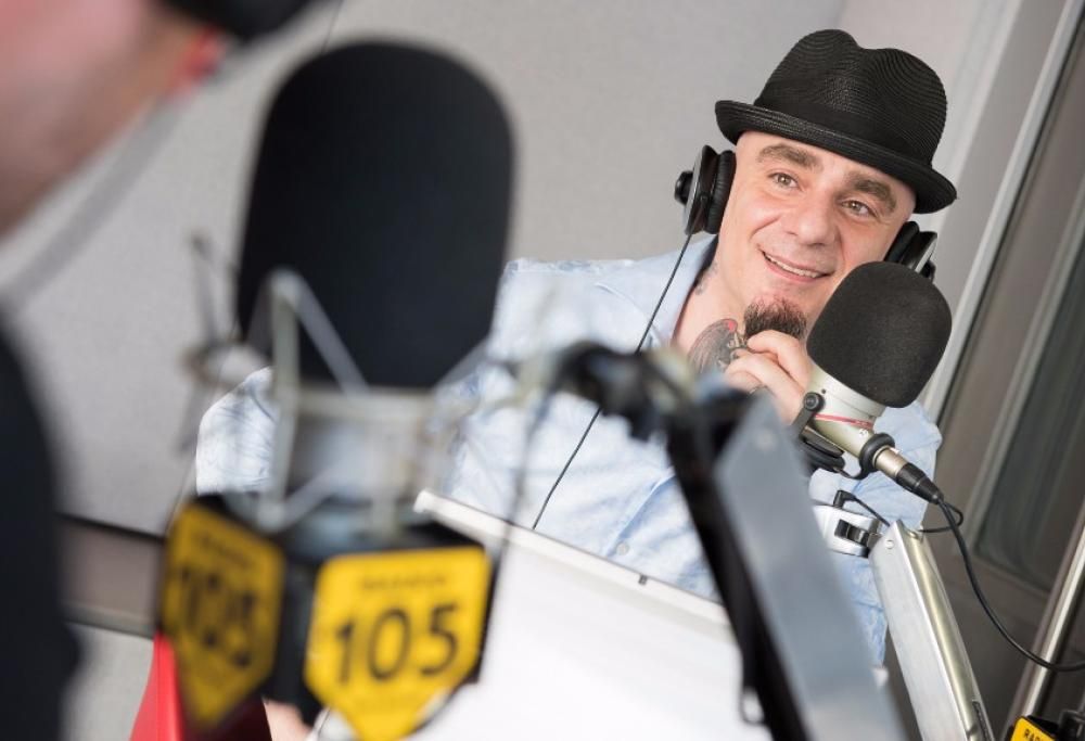 J-Ax è entrato a 105 Mi Casa… “Senza Pagare”: guarda le foto dell’intervista!