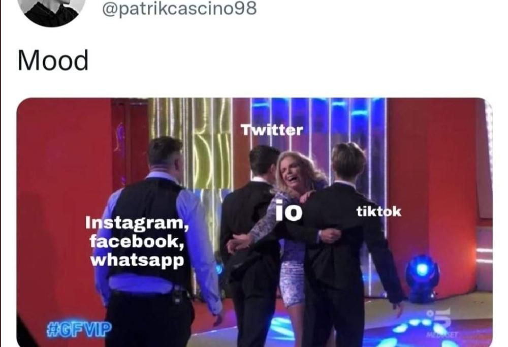 Facebook, Instagram e Whatsapp in down e su Twitter se la ridono