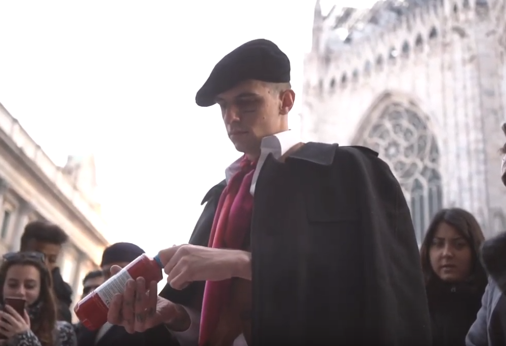 Achille Lauro diventa artista di strada a Milano: un’anticipazione di Sanremo 2020?