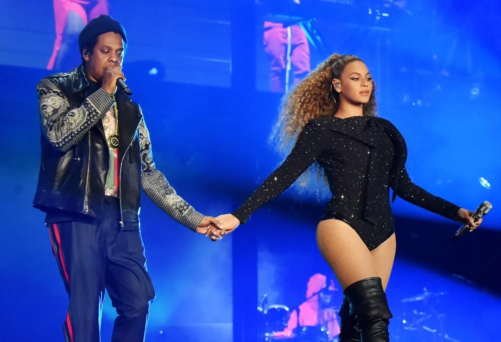 Beyoncé e Jay-Z, è partito l’On the Run II Tour: le foto migliori e la scaletta del concerto di Cardiff