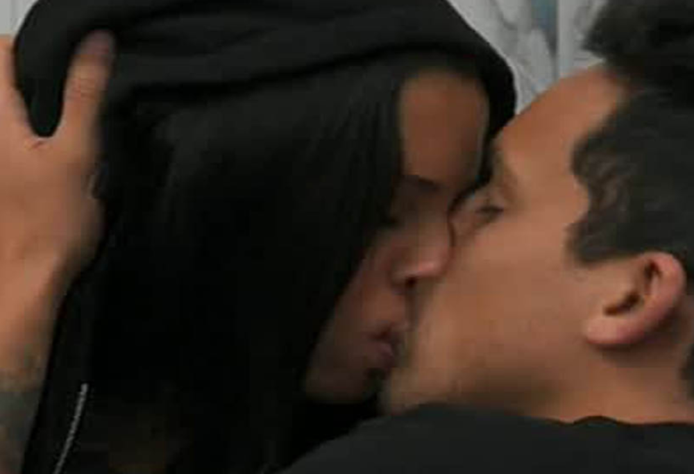 Nuova coppia al Grande Fratello 15: baci bollenti tra Alessia e Matteo