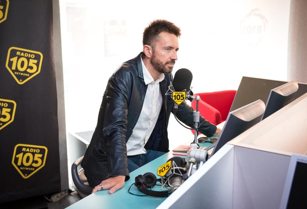 Andrea Scanzi con il suo nuovo libro a 105 Friends: le foto dell’intervista