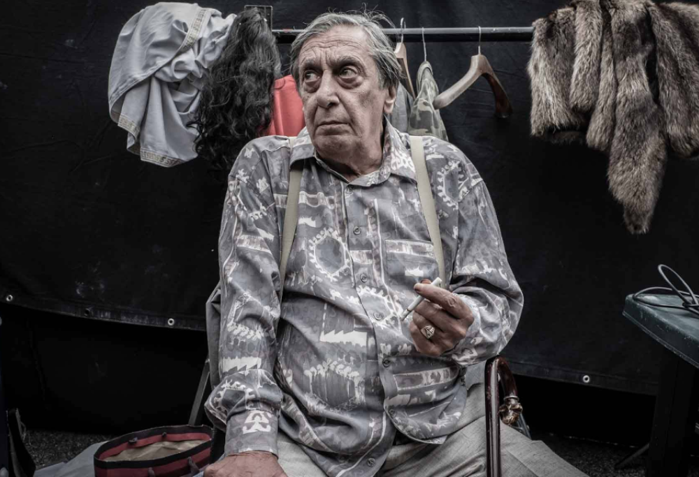 L’attore Flavio Bucci confessa: “Ho speso tutto in alcol e droghe”