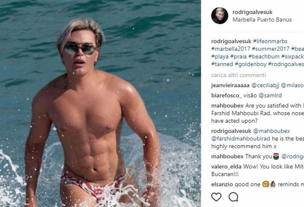 Il Ken di Barbie? Sfila sulle spiagge spagnole!