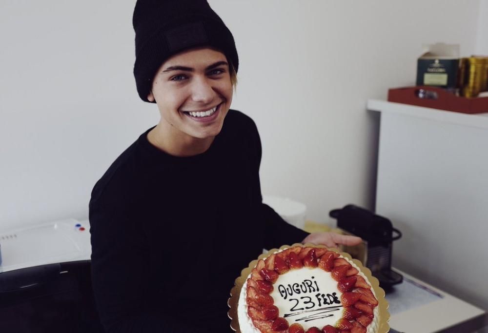 Federico Rossi del duo Benji & Fede compie oggi 23 anni!
