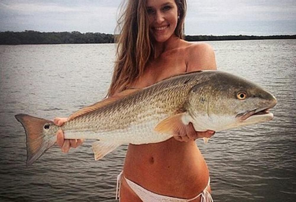 Il topless e la pesca… Una coppia vincente!