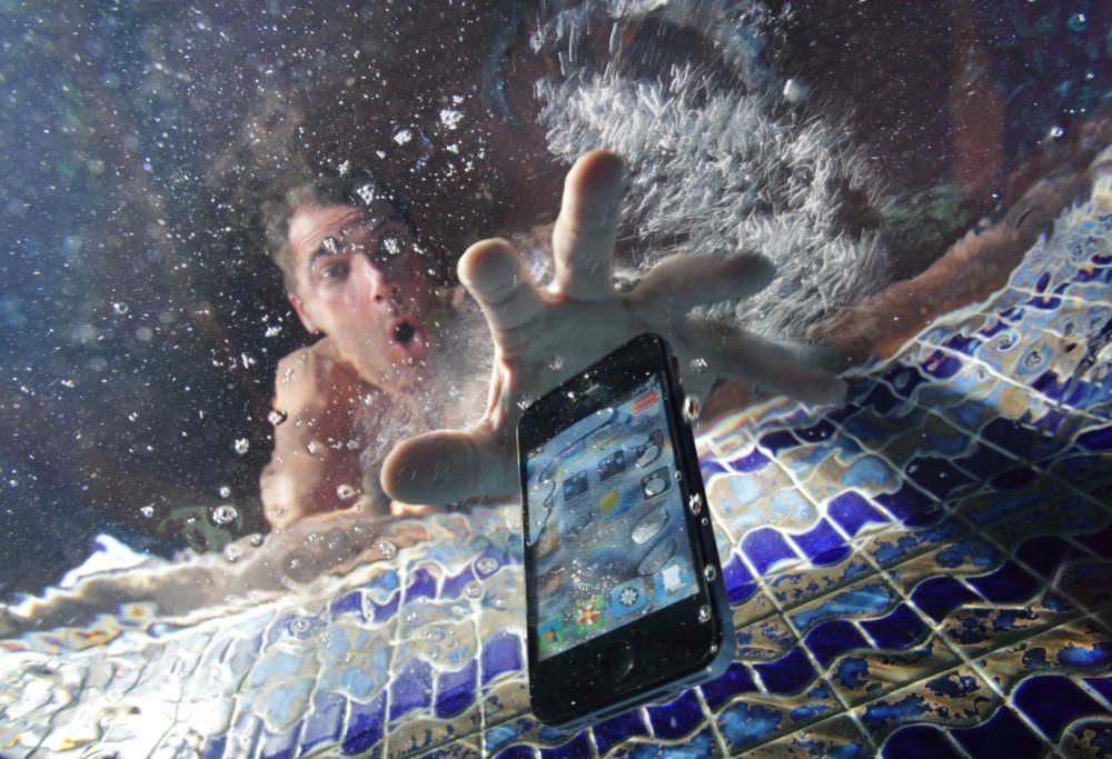 Vi è caduto lo smartphone nell’acqua? Ecco cosa fare