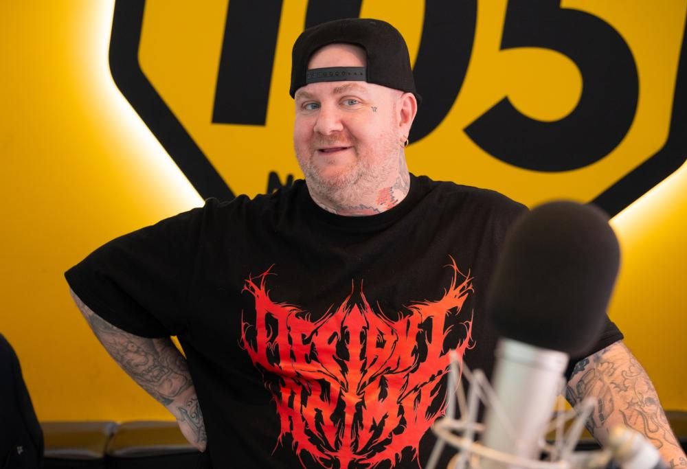 Jake La Furia ospite a Lo Zoo di 105 nelle vesti di giudice di qualità