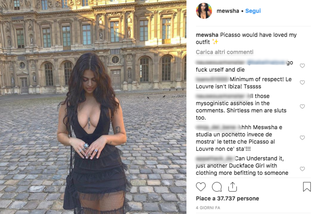Modella super sexy cacciata dal Louvre: “Turba i turisti”