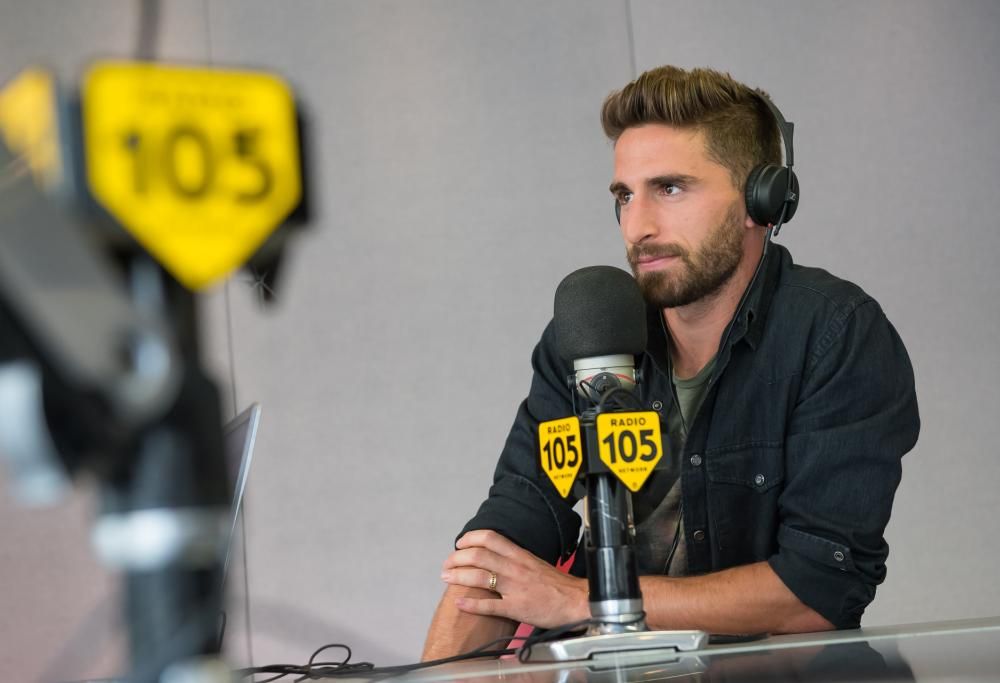 Fabio Borini dà “il calcio d’inizio” a 105 Mi Casa: guarda le foto