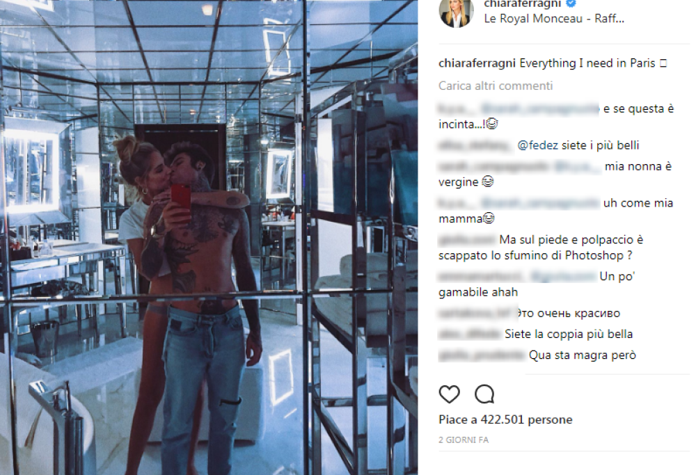 Fedez e Chiara Ferragni festeggiano il loro primo anniversario a Parigi