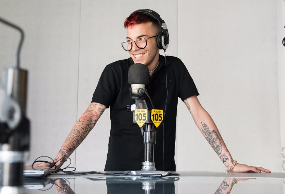 Sfera Ebbasta presenta “Tran Tran” a 105 Mi Casa: guarda le foto dell’intervista!