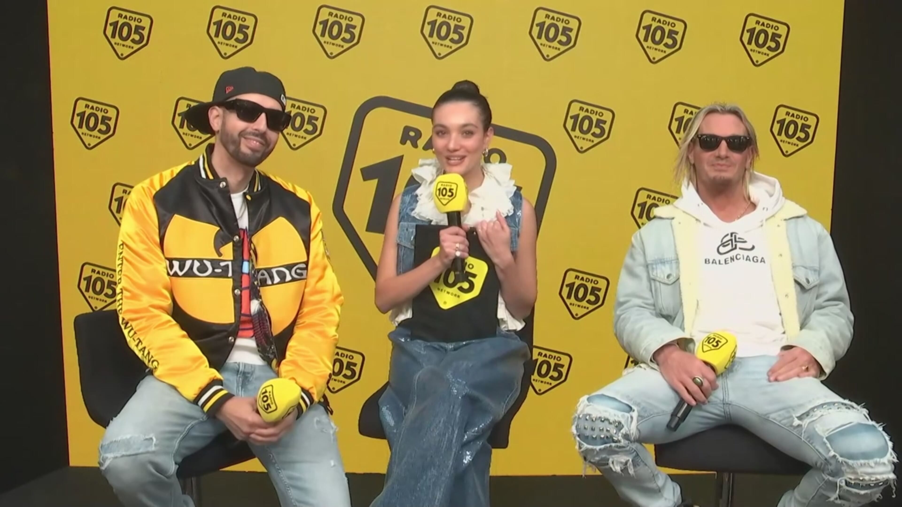 I Gemelli Diversi sul palco insieme a Mr.Rain per cantare “Mary”