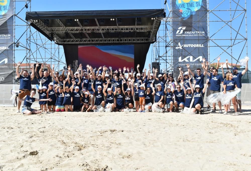 Sfoglia la gallery della seconda tappa di 105 Save The Sea a Senigallia