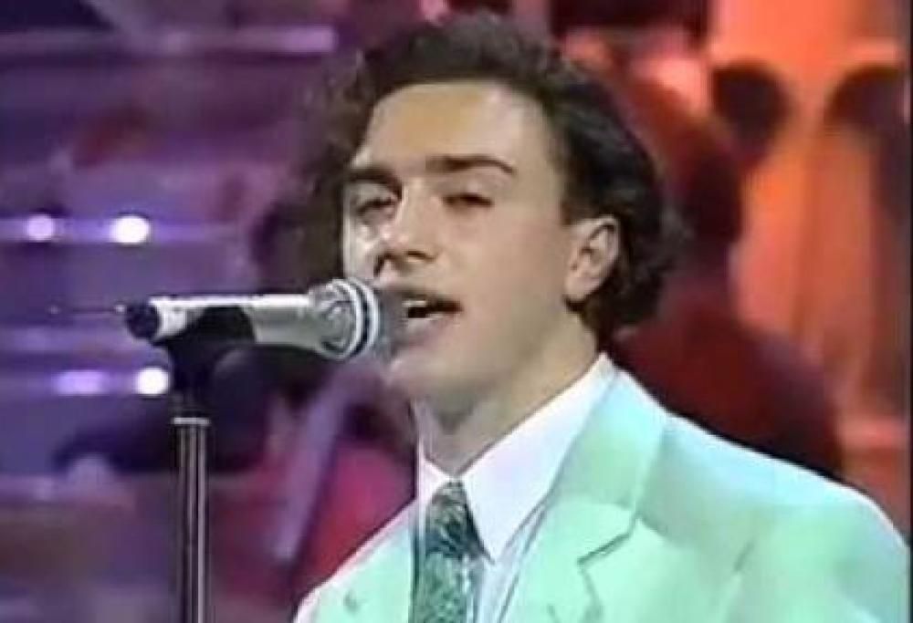 Ecco com’è diventato Alessandro Canino, il cantante di ‘Brutta’