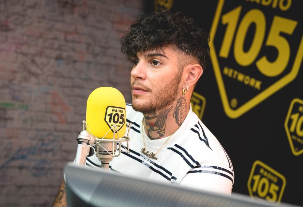Emis Killa a 105 Mi Casa con il nuovo album: le foto dell’intervista