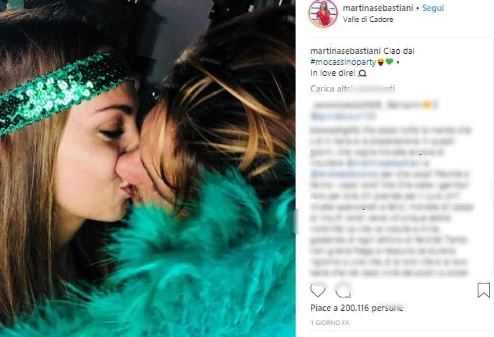 Temptation Island, scatta il bacio tra Martina e Andrea. Ma sul web è polemica