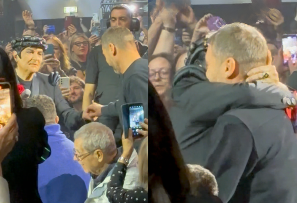 Francesco Totti al concerto di Renato Zero: l’abbraccio tra i due