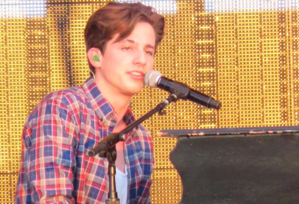 Arriva Charlie Puth!