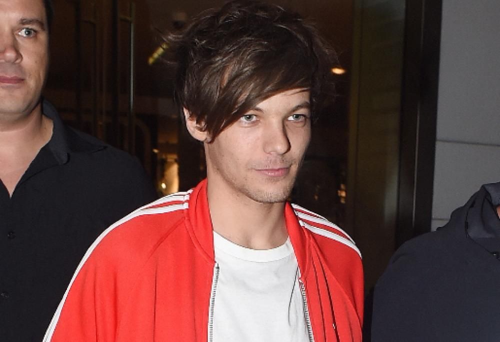 One Direction: Louis Tomlinson allontanato da un albergo