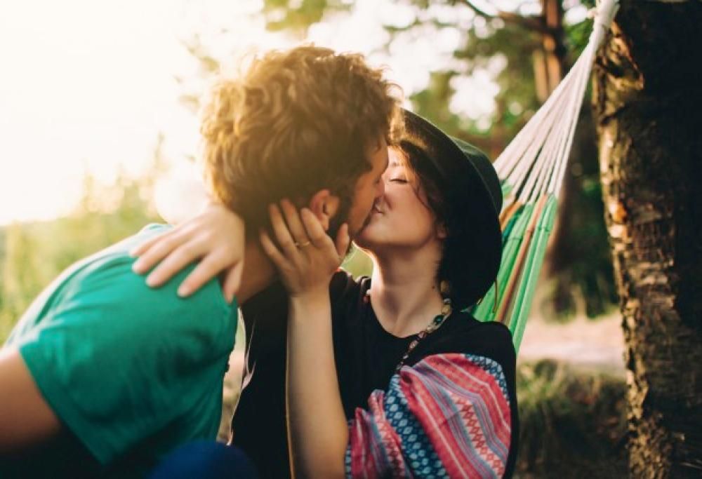 5 divertenti curiosità sui baci che (forse) non sapevi