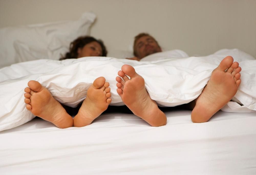 Come va la vostra relazione di coppia? Lo scoprite da come dormite