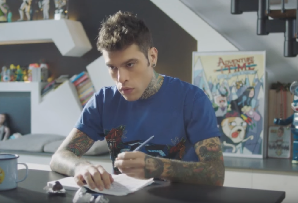 Fedez si scaglia contro i colleghi schierati a favore delle proteste USA: “Parlate anche dell’Italia”