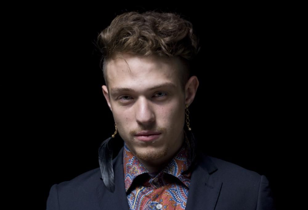 Il rapper Irama a 105 Mi Casa, oggi alle 18.00