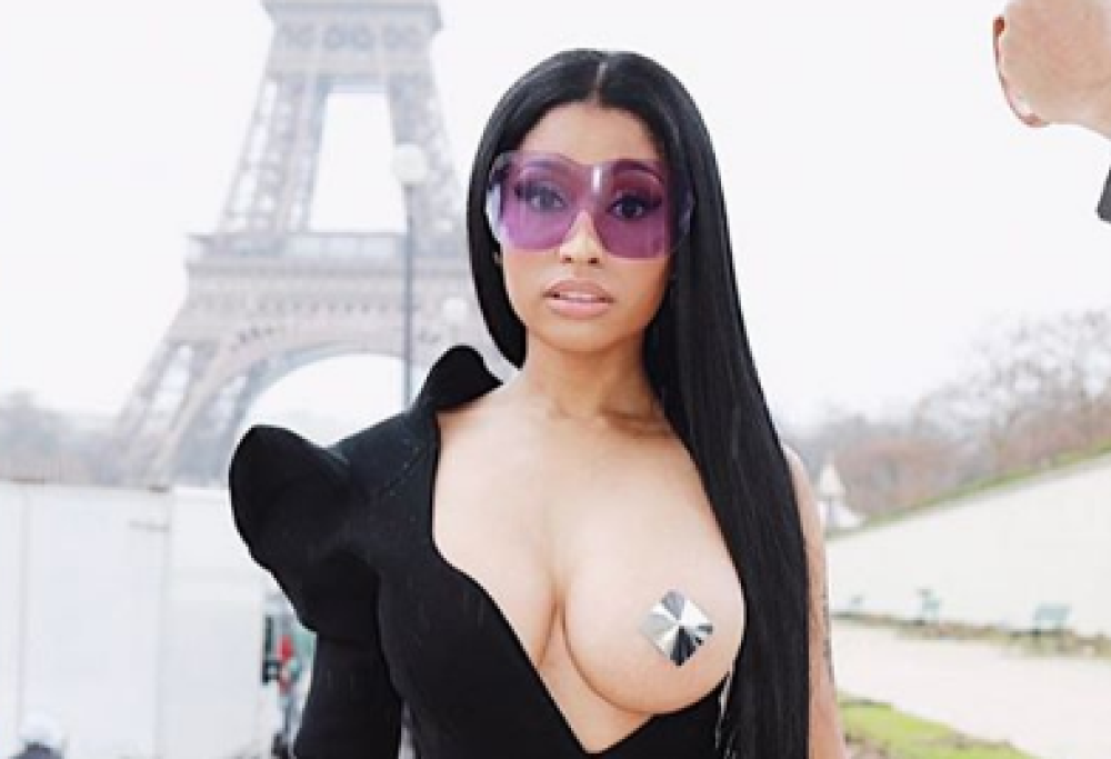 Nicki Minaj, look provocante alla Paris Fashion Week
