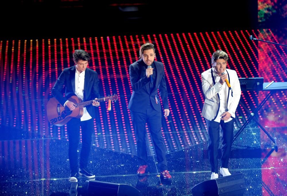 Alessio Bernabei canta Cocciante con le star del web Benji e Fede