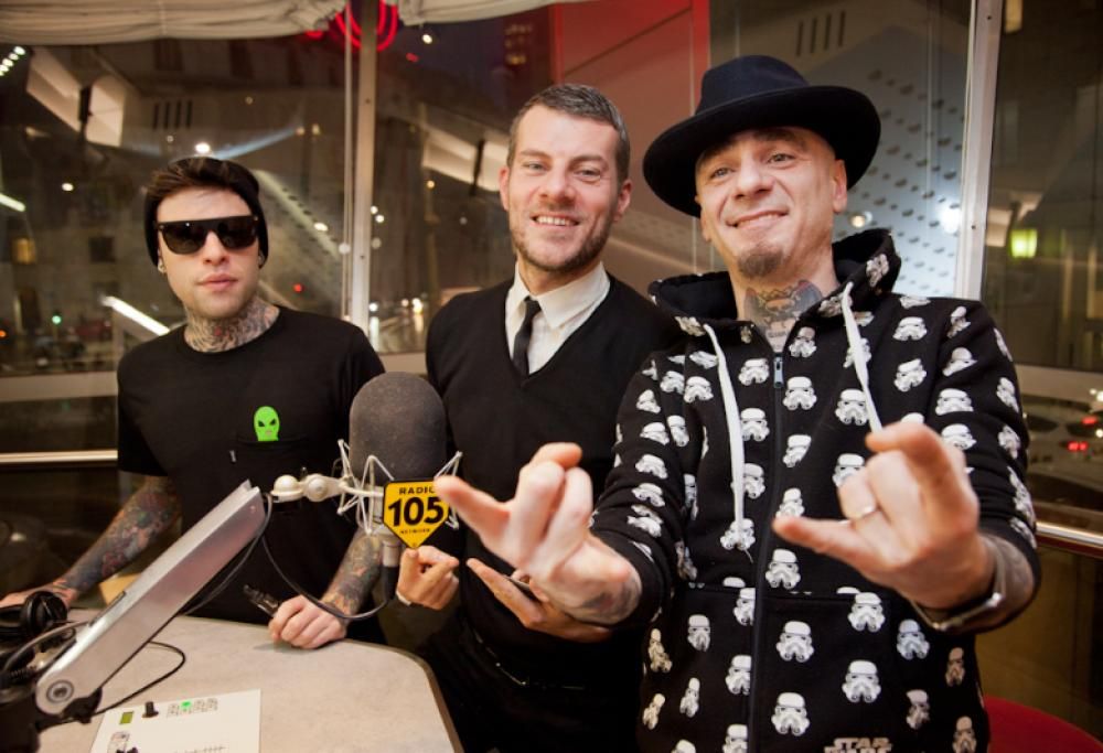 J-Ax, Fedez e Nesli a 105 Mi Casa: tanti auguri 105!