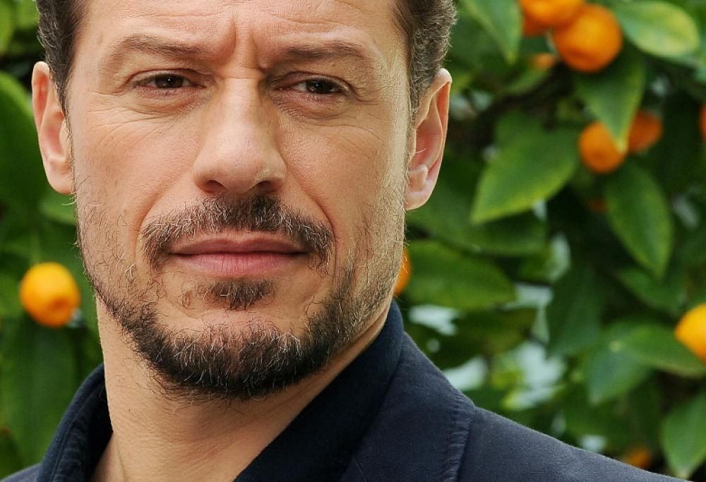 Stefano Accorsi in diretta con Max Brigante, venerdì 1 aprile alle 18.00