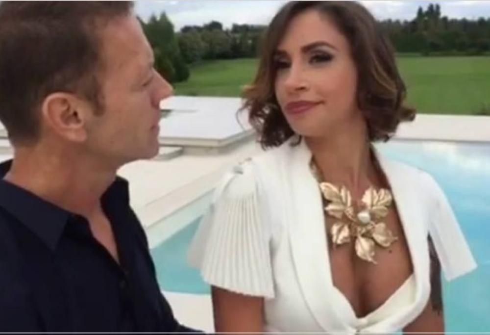 Isola dei Famosi: ecco Malena, la naufraga “raccomandata” da Rocco Siffredi
