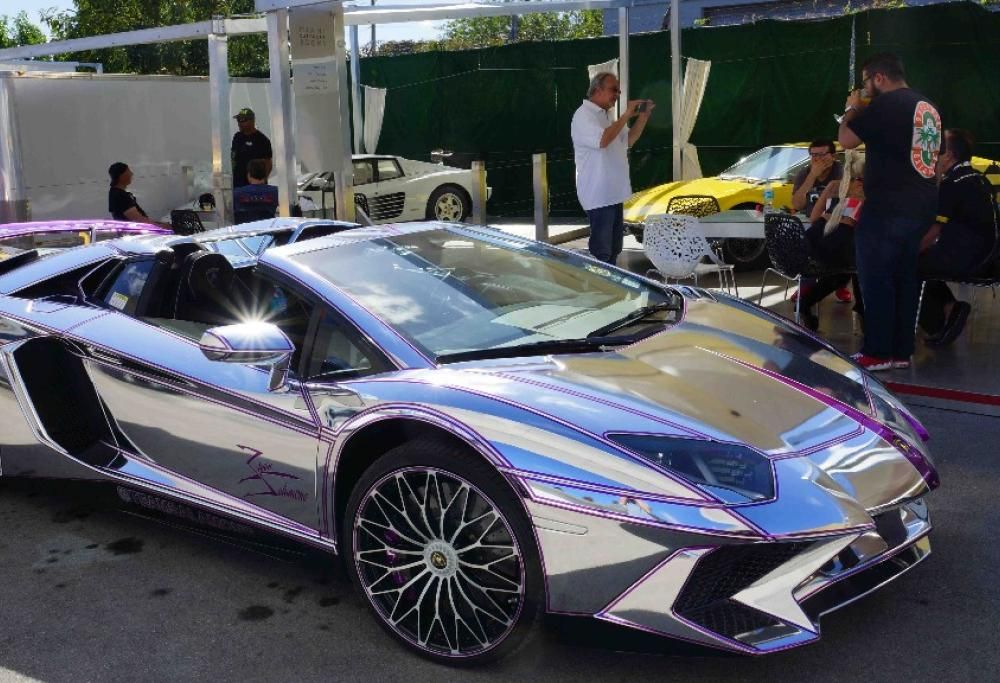 Bolidi e lusso sfrenato.. al Miami Supercar Room!