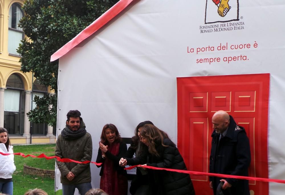 Cristina D’Avena, Emanuela Folliero e Bryan all’inaugurazione della “Casa Lontano da Casa”