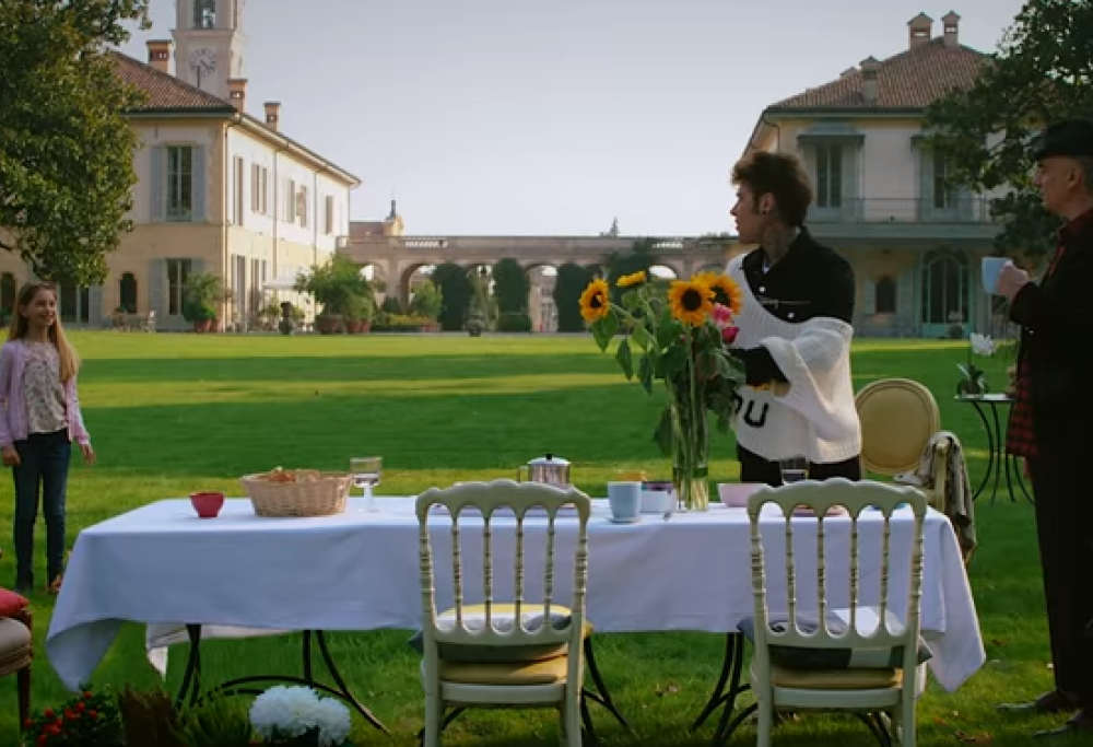 J-Ax e Fedez: il video di “Sconosciuti Da Una Vita” è un collage di Instagram Stories