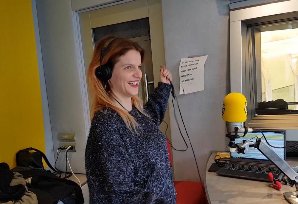 105 Take Away: Chiara si trasforma in LP e incanta con “Lost On You”