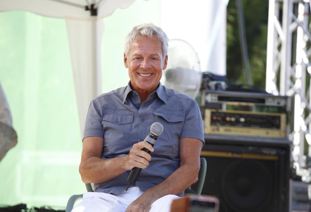 Sanremo 2018, Claudio Baglioni rivela i primi ospiti dei duetti. E confessa: “Canterò un pochino in questo Festival”