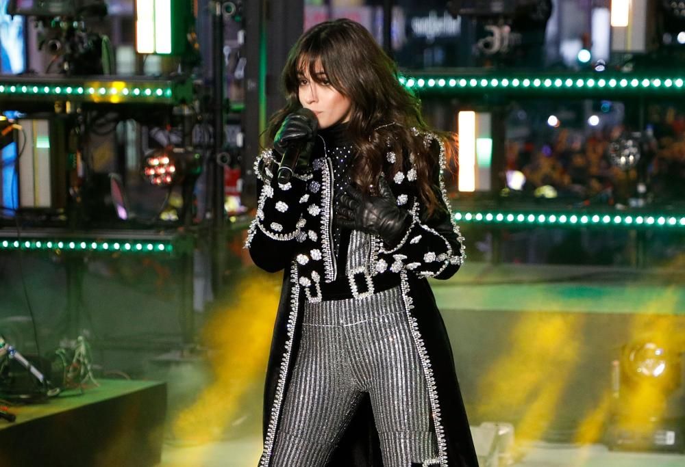 Camila Cabello canta la canzone scritta per lei da Ed Sheeran