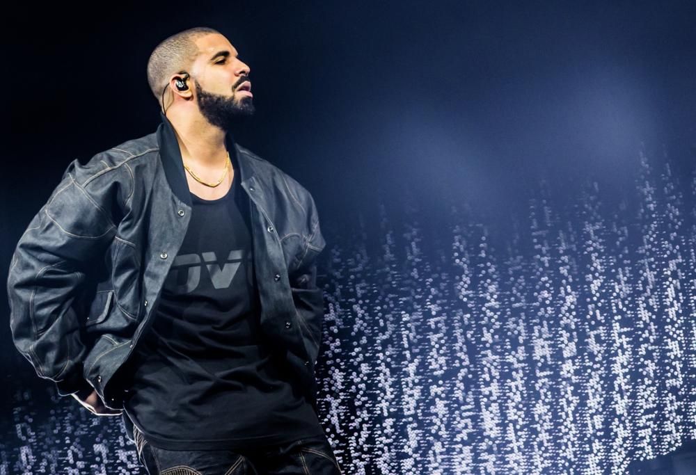 Drake accusato di aver copiato la copertina del suo nuovo EP