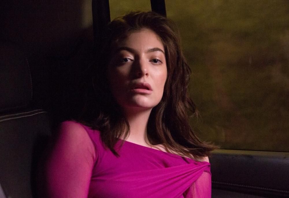 Lorde compra una pagina di giornale per ringraziare i fan dopo il “caso Grammy Awards”