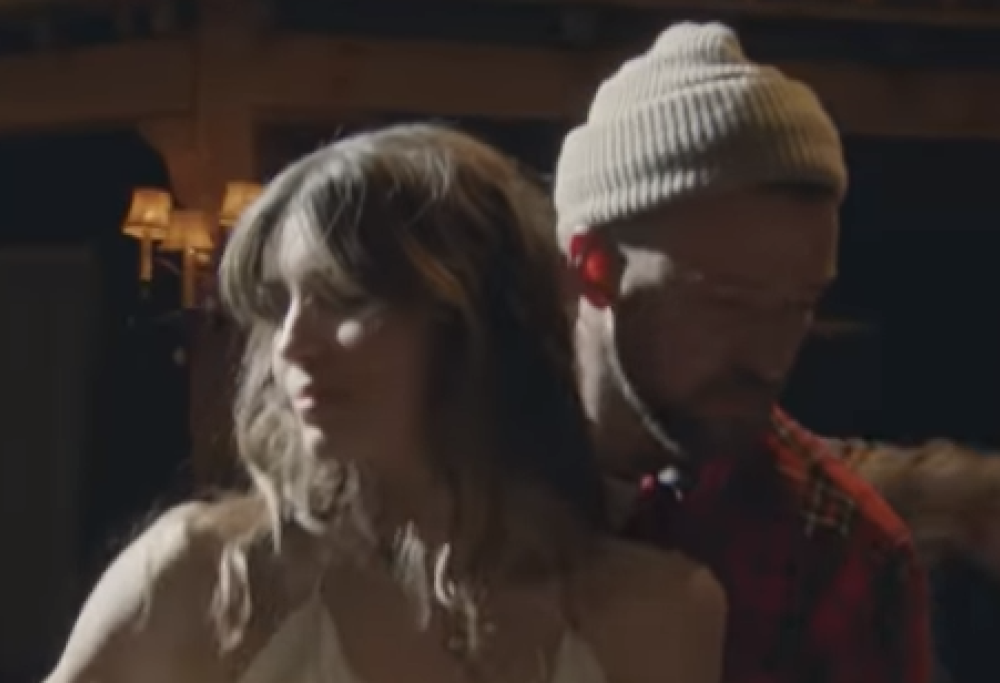 Justin Timberlake balla con Jessica Biel nel video di “Man of the Woods”