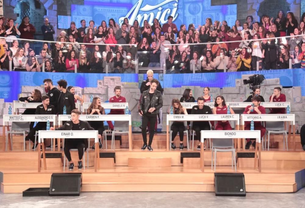 #Amici17, nona puntata: Einar vince la sfida e rimane nella scuola