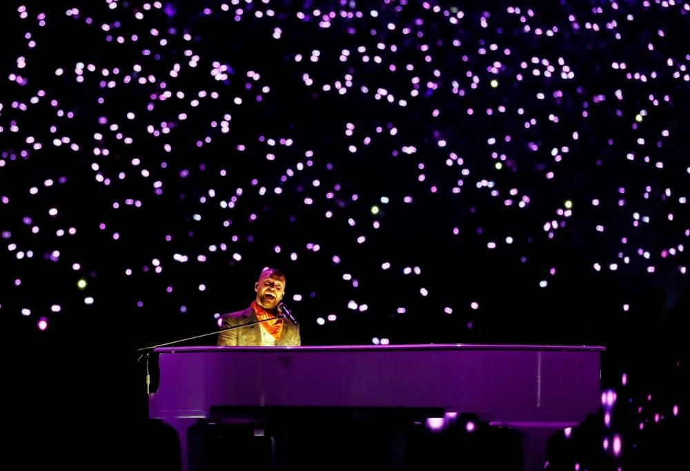 Justin Timberlake ottiene il “perdono” del Super Bowl: ecco le foto e il video dell’Halftime Show
