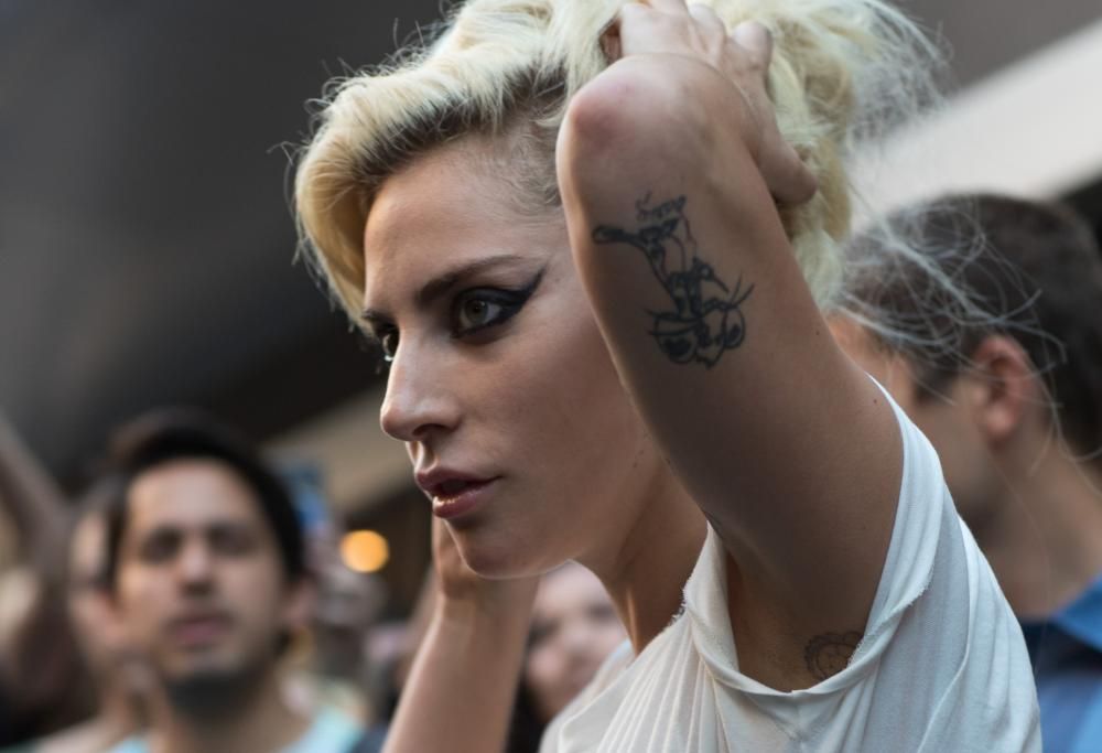 Lady Gaga sta di nuovo male: cancellato il tour