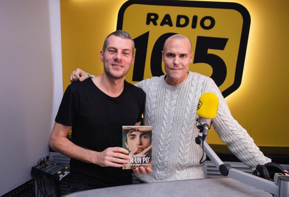 Niccolò Agliardi a 105 Mi Casa per presentare il libro Per un po’
