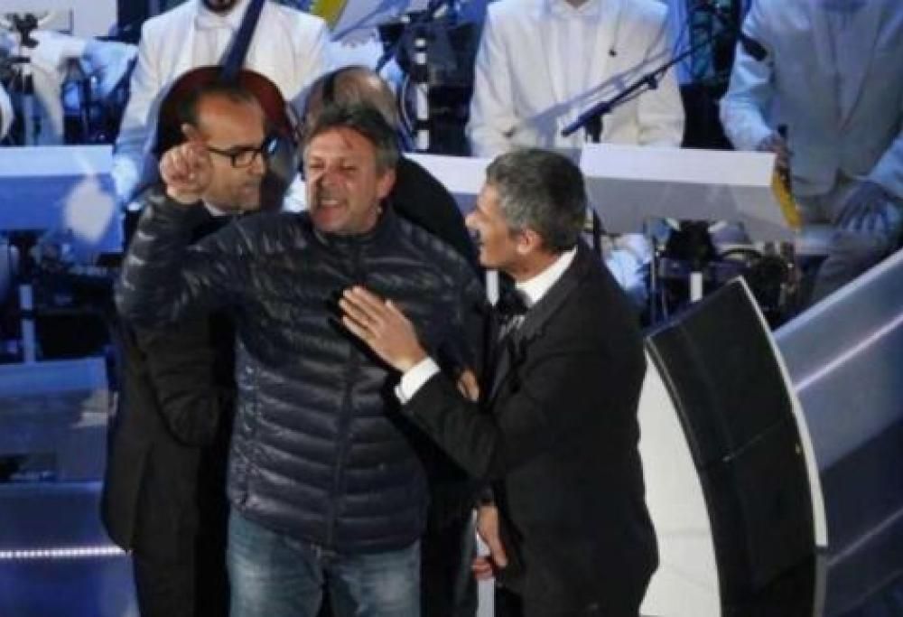 Ecco chi è l’uomo che ha fatto irruzione sul palco di Sanremo