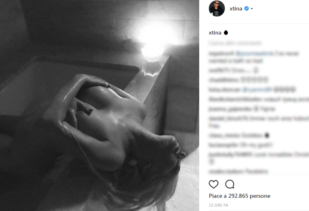 Christina Aguilera super hot su Instagram: eccola nuda nella sua vasca di bagno